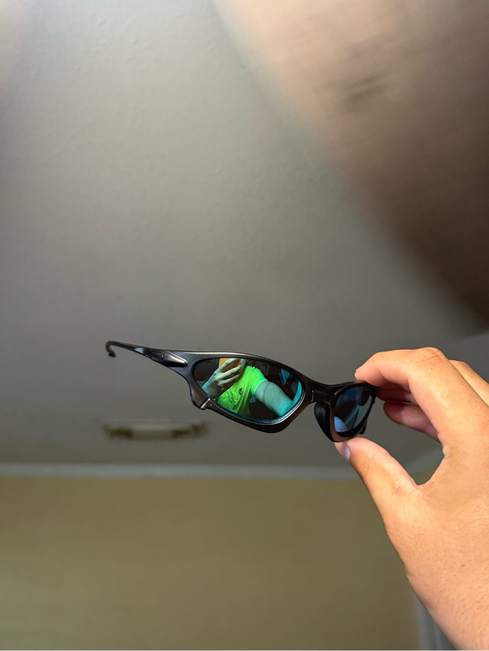 Black Frame Polarized Sunglasses for Reptile Care Oakleys